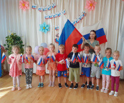 «Под флагом России» «Под флагом России».